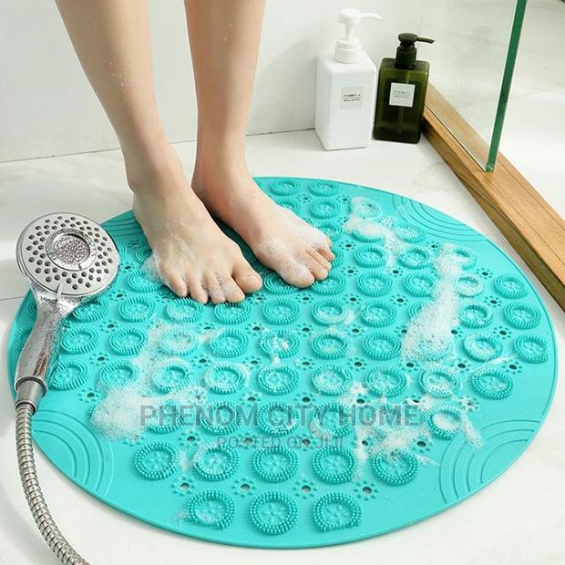 Round Antislip Bathroom Rug/Stepping Mat - thumbnail 2