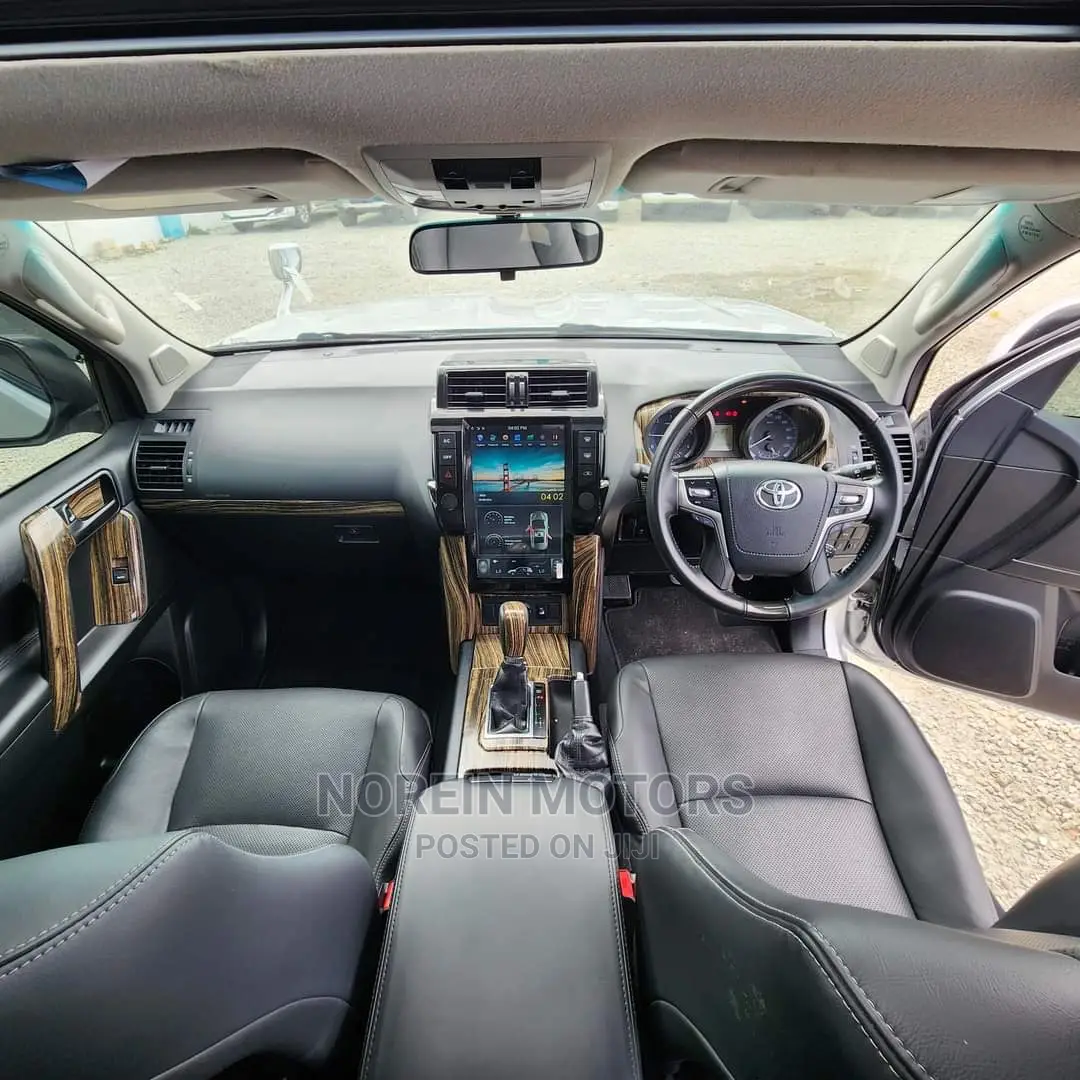 Toyota Land Cruiser Prado 2017 Silver