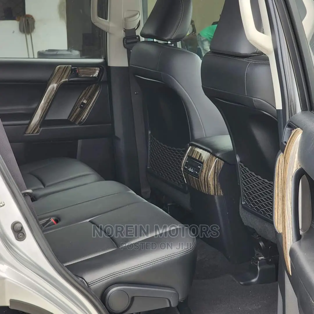 Toyota Land Cruiser Prado 2017 Silver