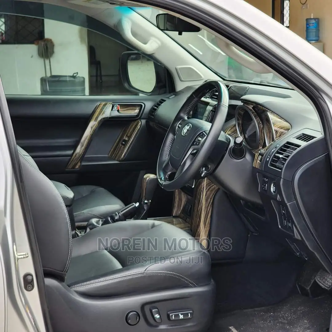 Toyota Land Cruiser Prado 2017 Silver