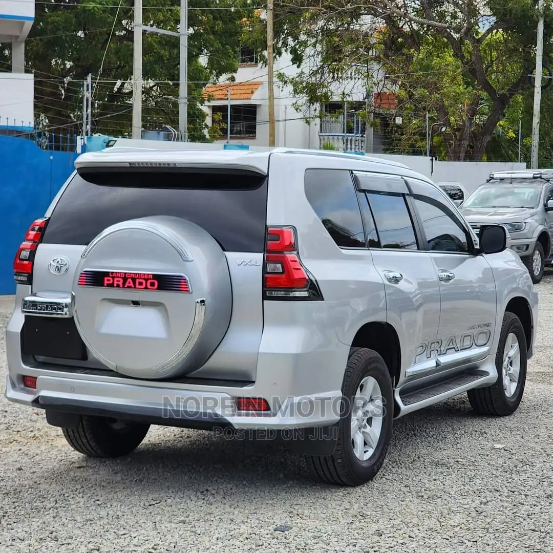 Toyota Land Cruiser Prado 2017 Silver