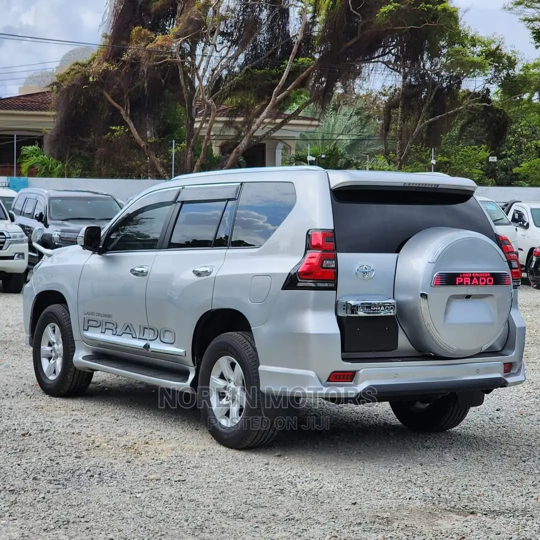 Toyota Land Cruiser Prado 2017 Silver