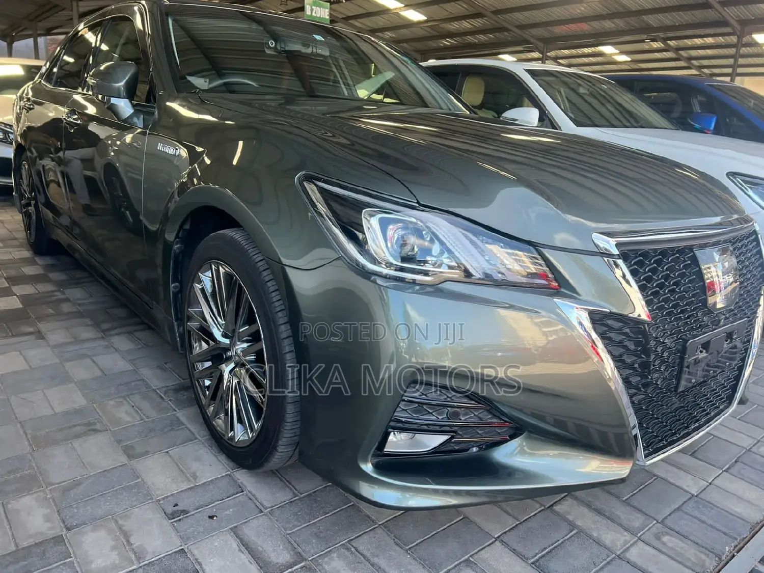 Toyota Crown 2016 Green