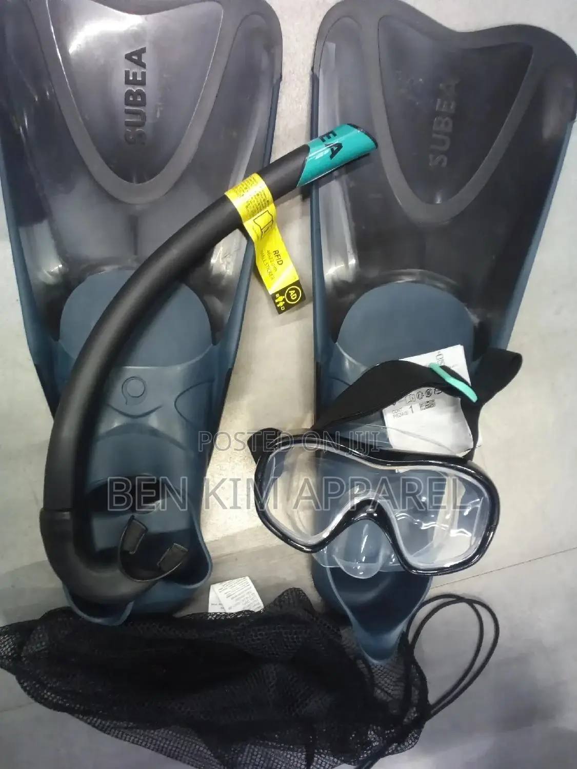 Water Sports Snorkeling Kit Fins Mask and Snorkel With Bag