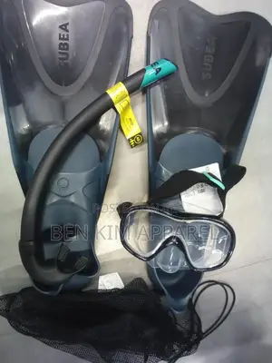Water Sports Snorkeling Kit Fins Mask and Snorkel With Bag