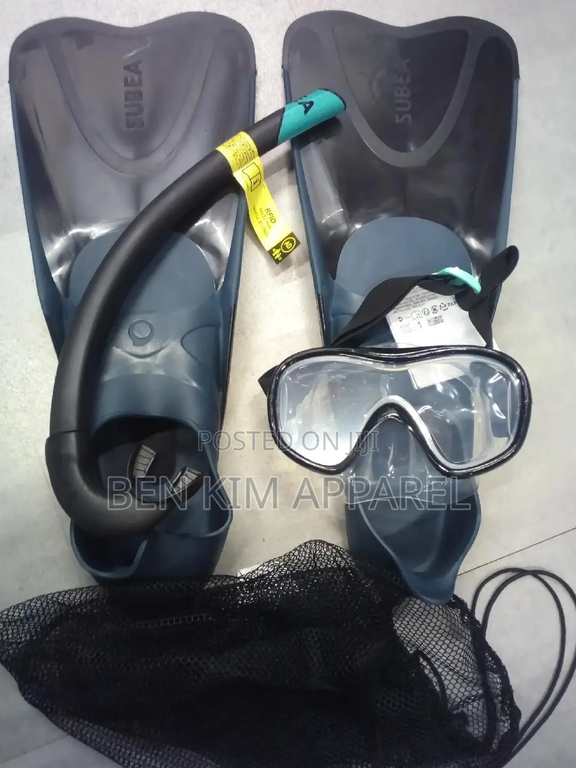 Water Sports Snorkeling Kit Fins Mask and Snorkel With Bag