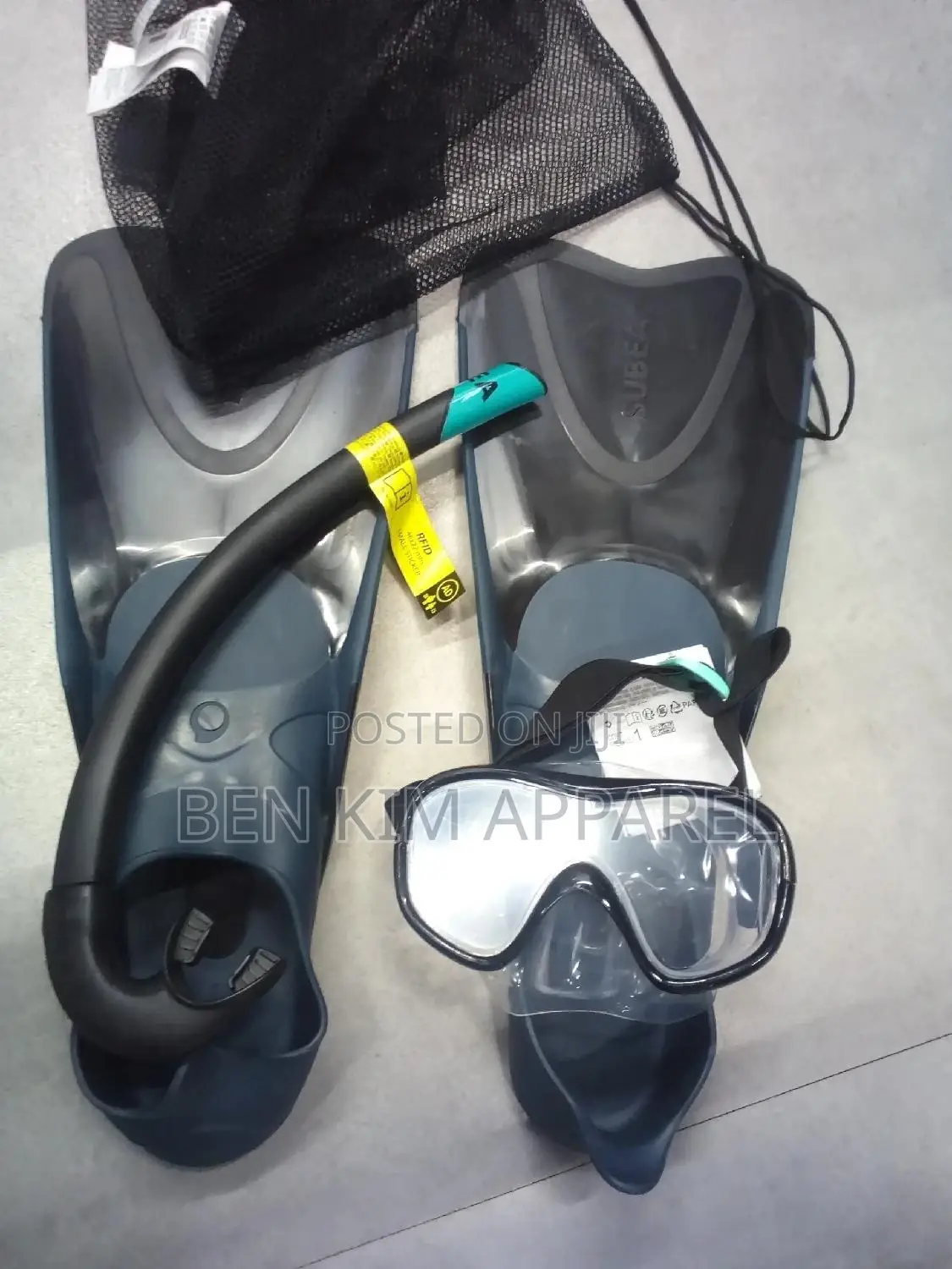 Water Sports Snorkeling Kit Fins Mask and Snorkel With Bag