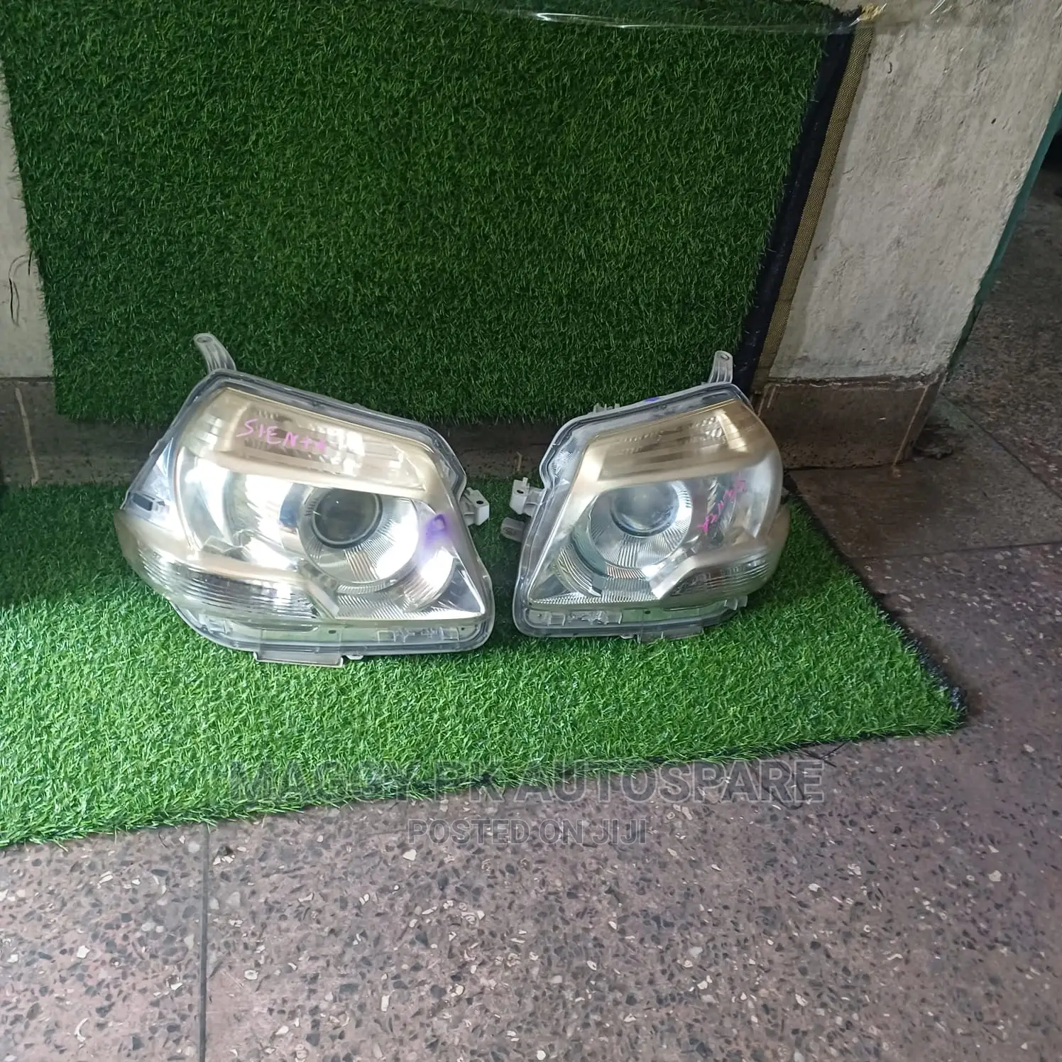 Toyota Sienta 2013 Headlight XENON
