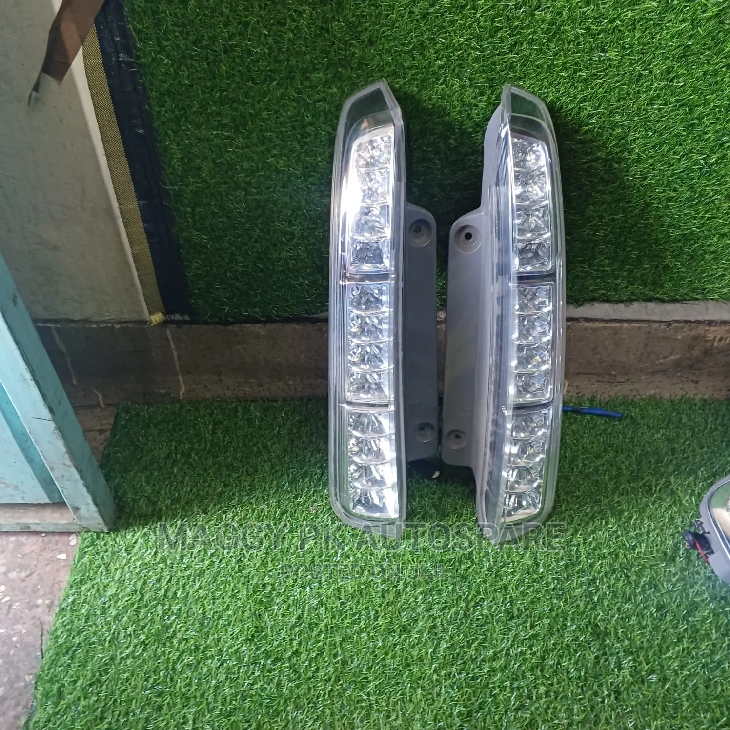 Toyota Isis Tail / Backlight - Body