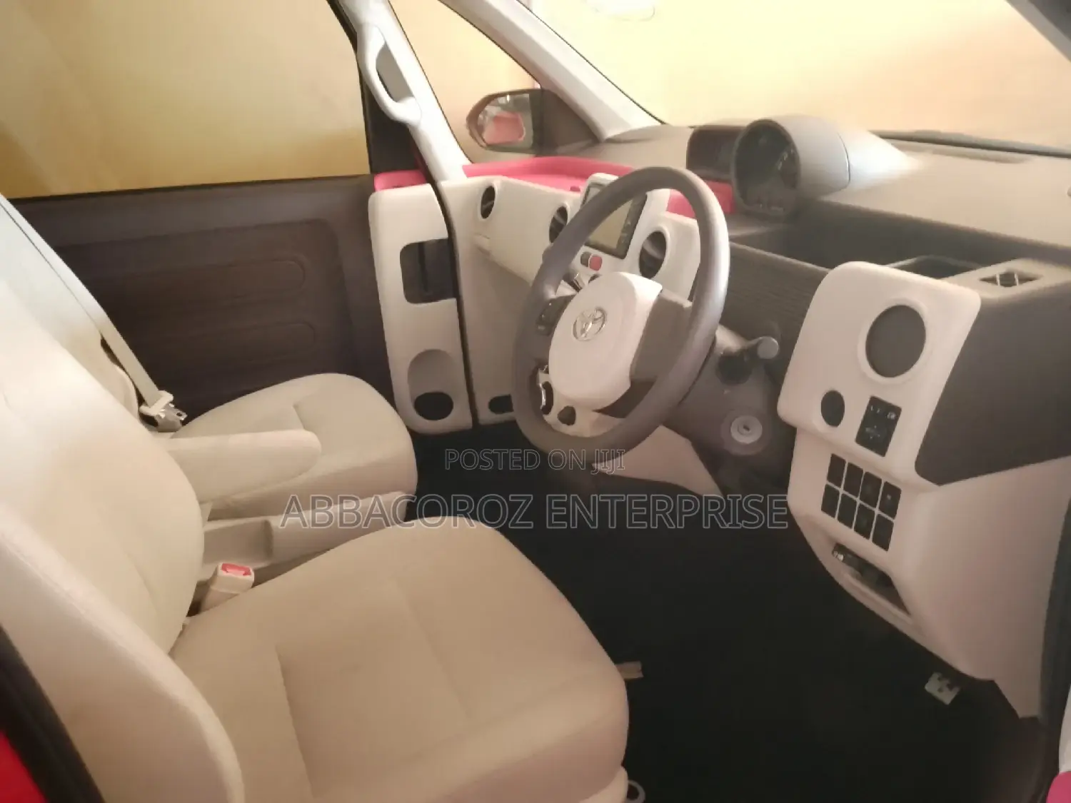 Toyota Porte 2016 Pink