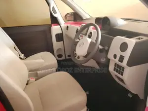 Toyota Porte 2016 Pink