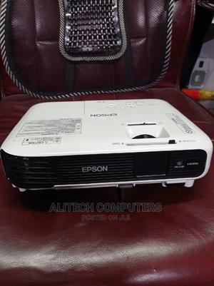 Epson Eb-S04 Projectors - thumbnail 2