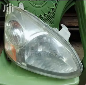 Toyota Platz 2005 Headlights