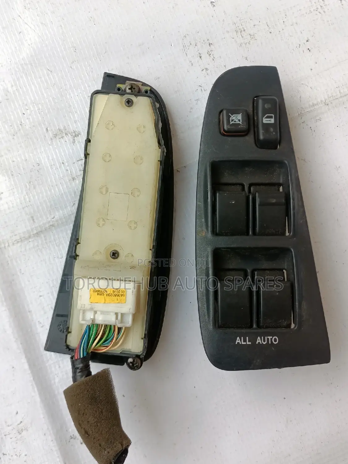 Toyota Avensis Main Door Switch