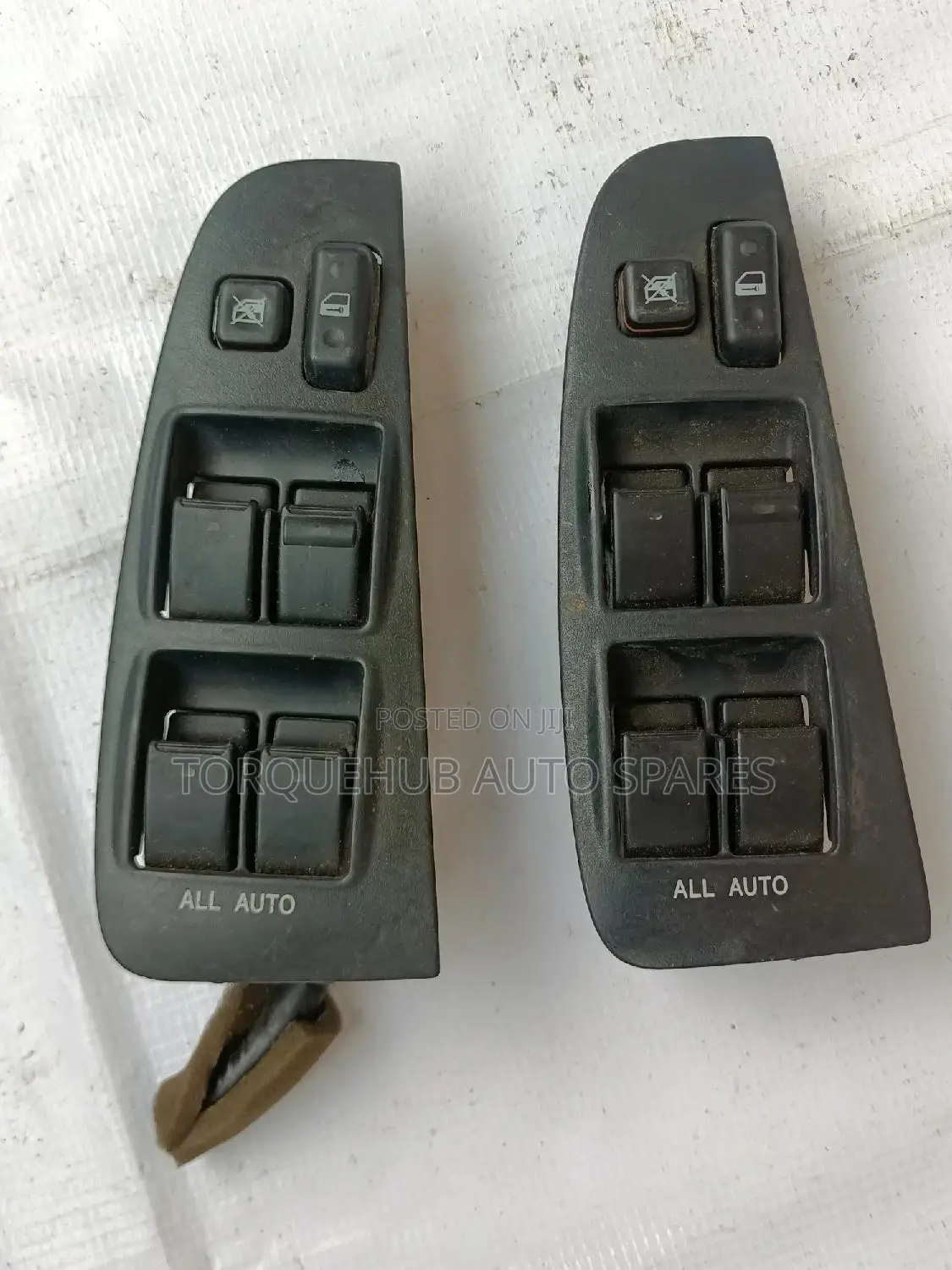 Toyota Avensis Main Door Switch