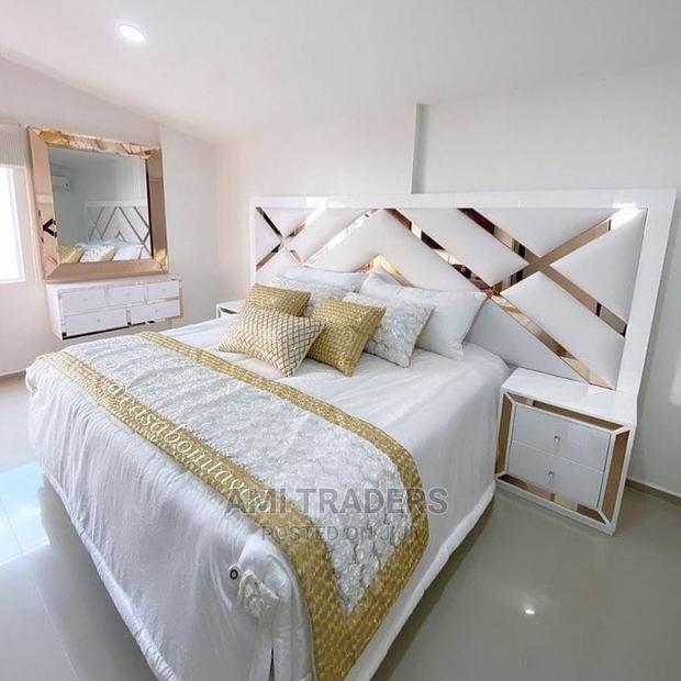 Extended White Golden White Queen Size Bed - main view