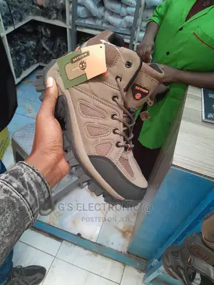 Hiking Boots( Size 40-45 Skyviwe New)