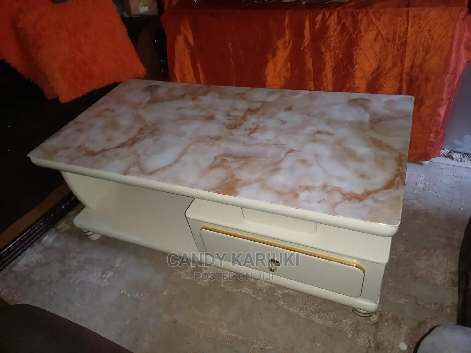 Elegant Coffee Table With Drawers on Both Sides