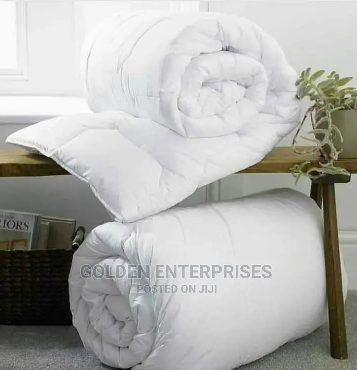 4pc White Duvets, 1 Duvet, 1 Sheet, 2 Pillowcases
5*6