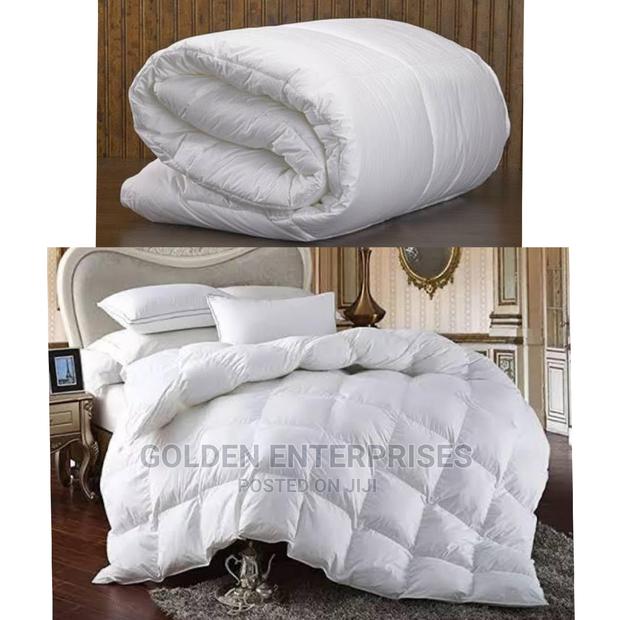4pc White Duvet Set.
1 Duvet, 1 Sheet, 2 Pillowcases 6*6 - main view