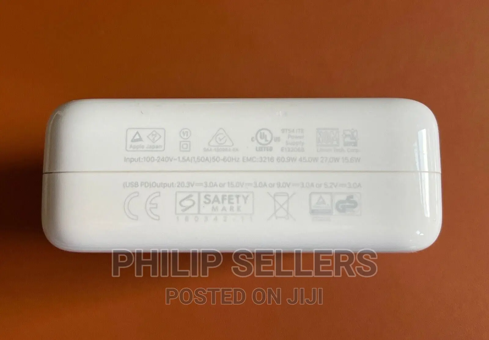 Genuine Apple 61W USB-C Macbook Power Adapter Charger and 2m