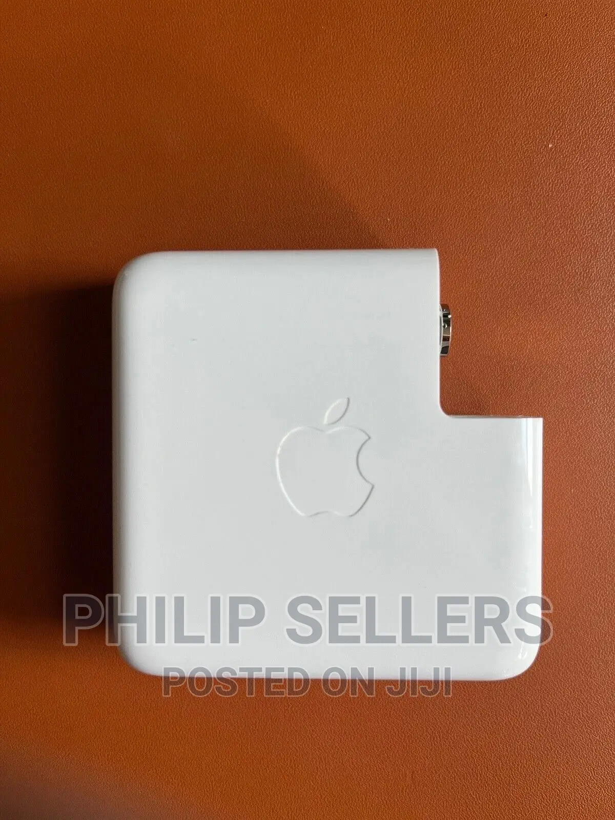 Genuine Apple 61W USB-C Macbook Power Adapter Charger and 2m