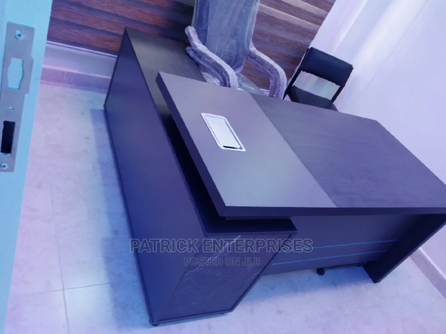 Executive Imported Office Desk 1.6 MTRS