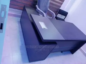 Executive Imported Office Desk 1.6 MTRS