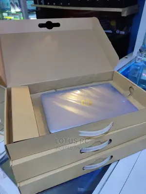 New Laptop HP EliteBook 820 G3 8GB Intel Core I7 SSD 256GB