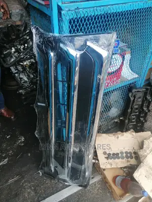Toyota Hiace 7l Bumper Grille