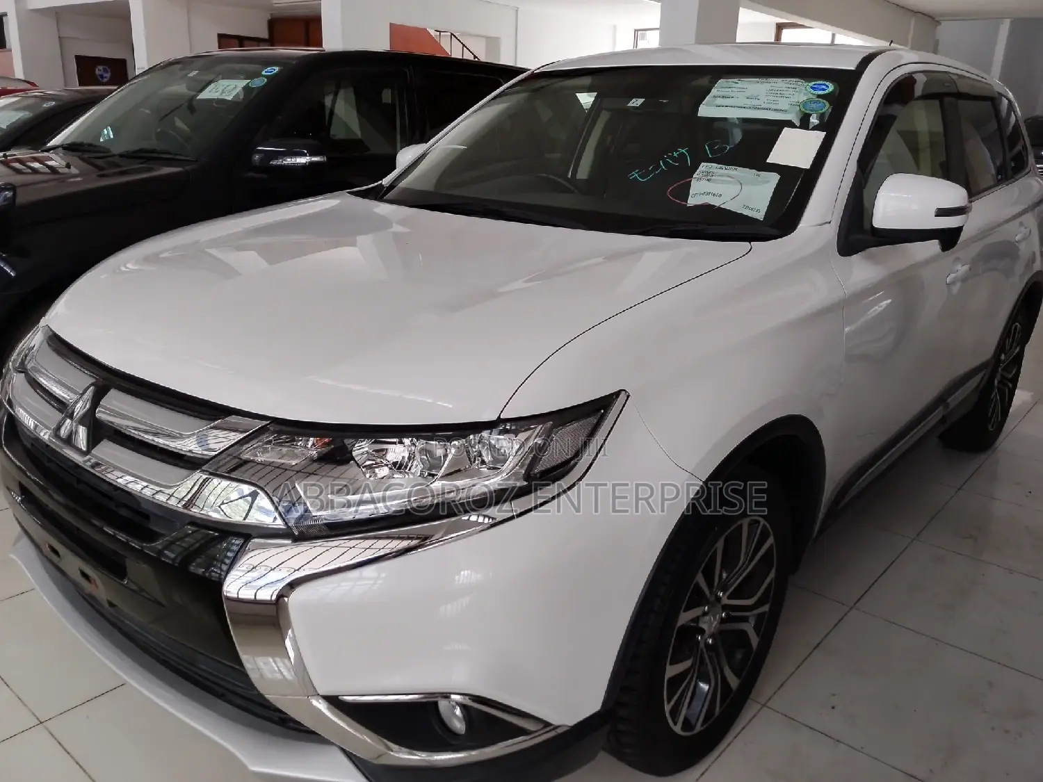 Mitsubishi Outlander 2016 White