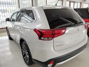 Mitsubishi Outlander 2016 White