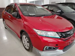 Honda Grace 2016 Red
