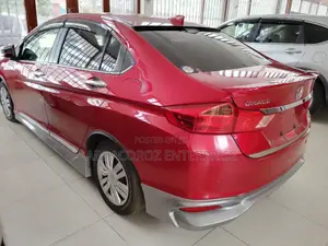 Honda Grace 2016 Red