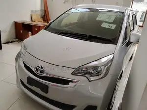 Toyota Ractis 2016 Silver