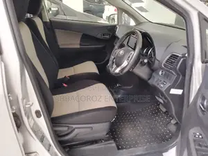 Toyota Ractis 2016 Silver