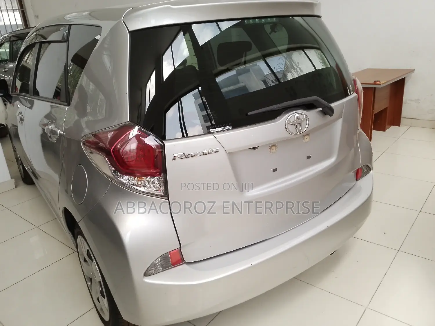 Toyota Ractis 2016 Silver