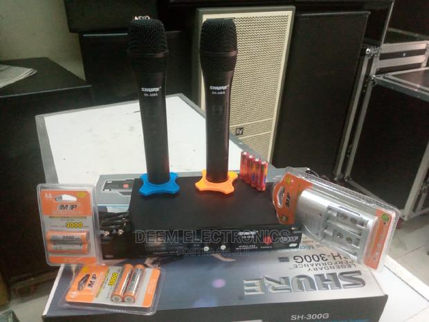 Shure Wireless Microphone + Rechargeable Batteries Charger