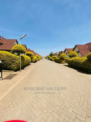 4bdrm Villa in Oloolua for sale