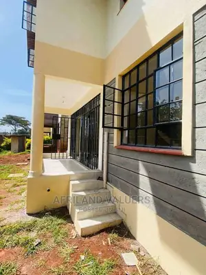 4bdrm Villa in Oloolua for sale