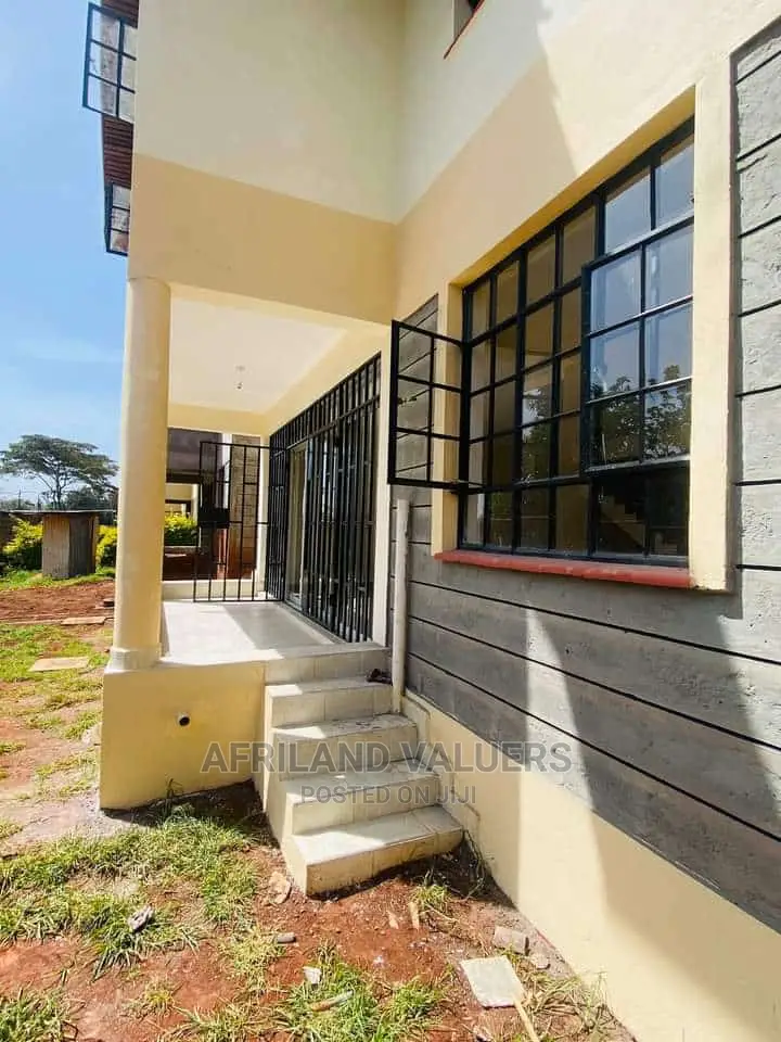4bdrm Villa in Oloolua for sale