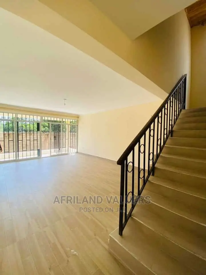 4bdrm Villa in Oloolua for sale