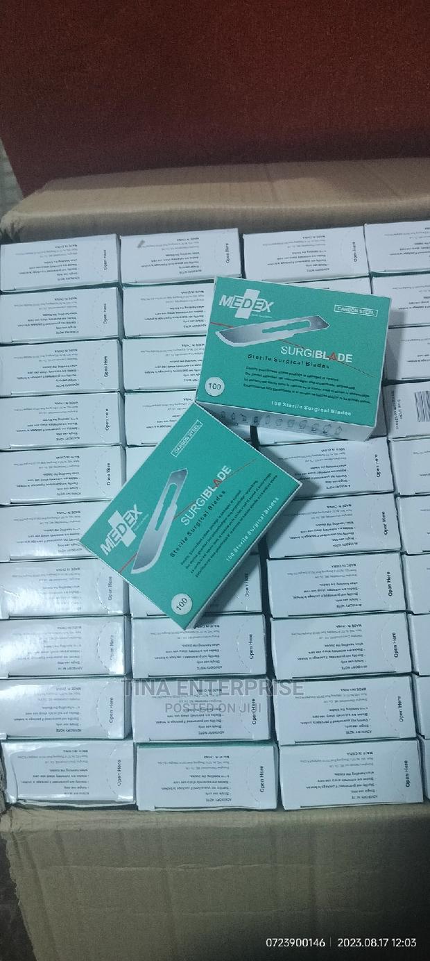 Scalpels/Surgical Blades G23