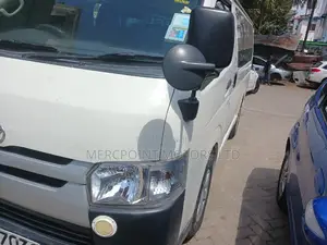 Toyota HiAce 2015 White