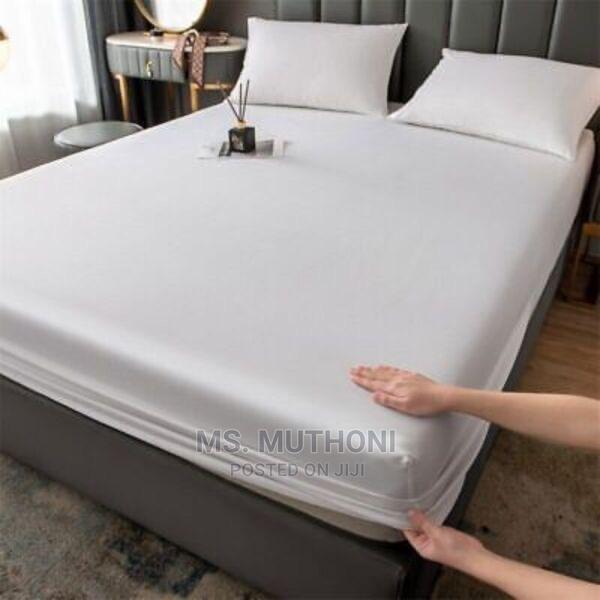 Waterproof Fitted Sheets Set + Cotton Pillow Cases - thumbnail 5