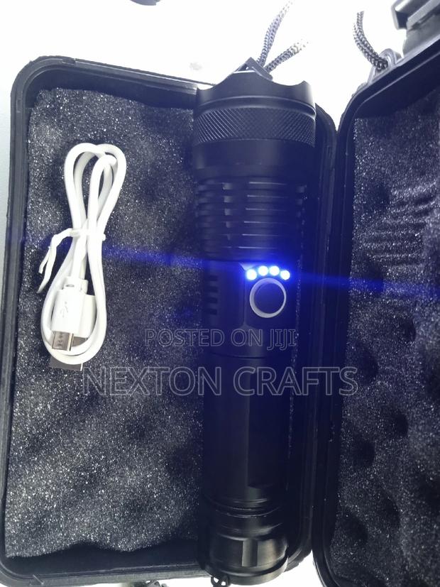 Strong Torch With Battery Indicator - thumbnail 4