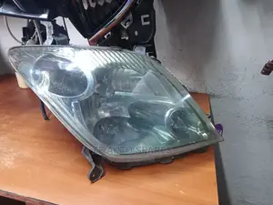 Toyota Ist 2005 Headlight Xenon