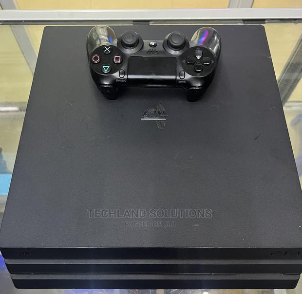 Clean Playstion 4 Pro Used