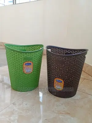 Dustbin With Handle