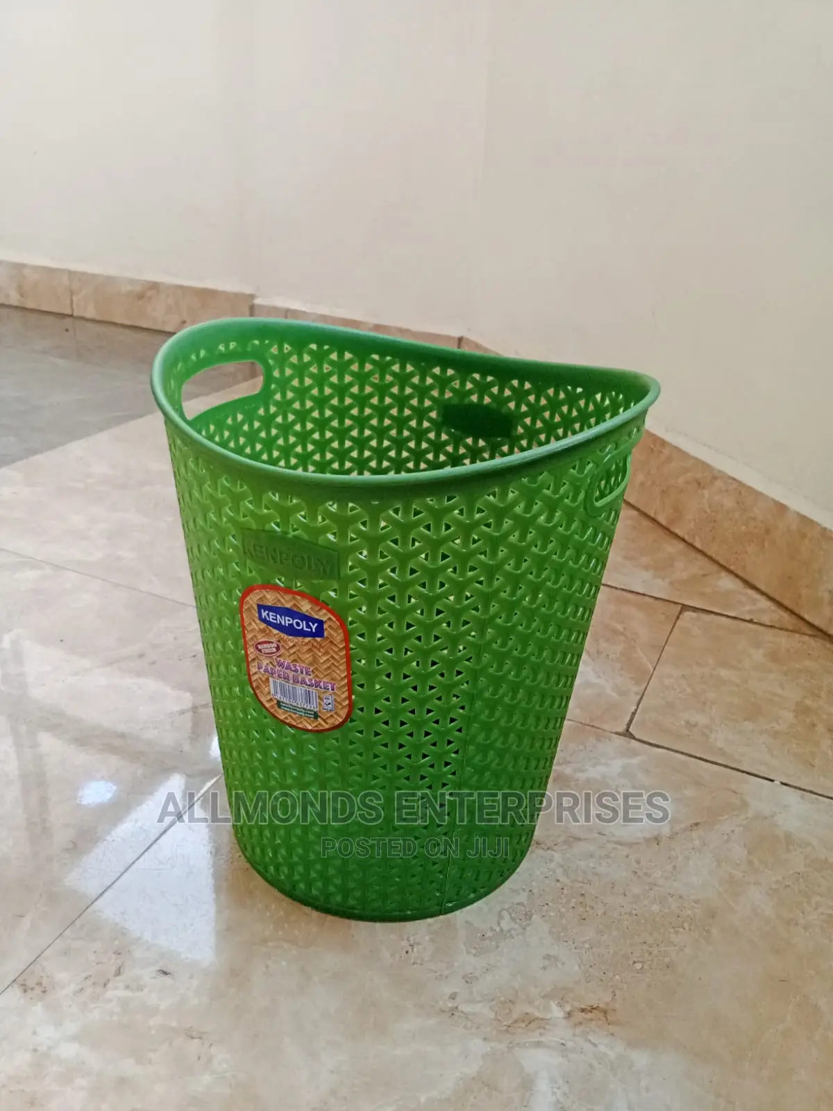Dustbin With Handle